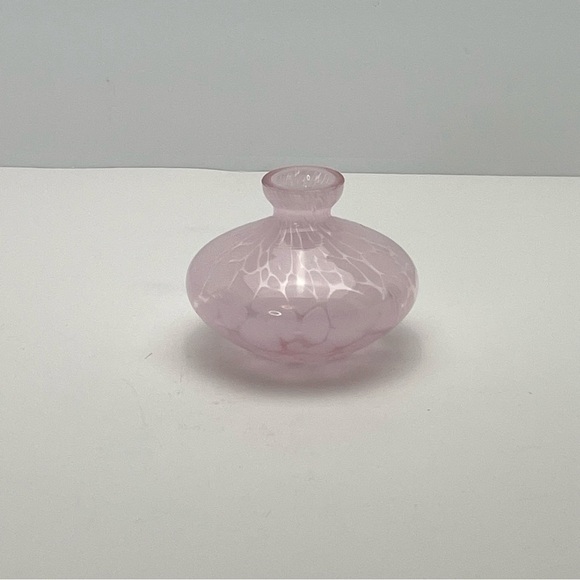 Hand Blown Art Glass Bulbous Pink Speckled Small Vase - Picture 4 of 9
